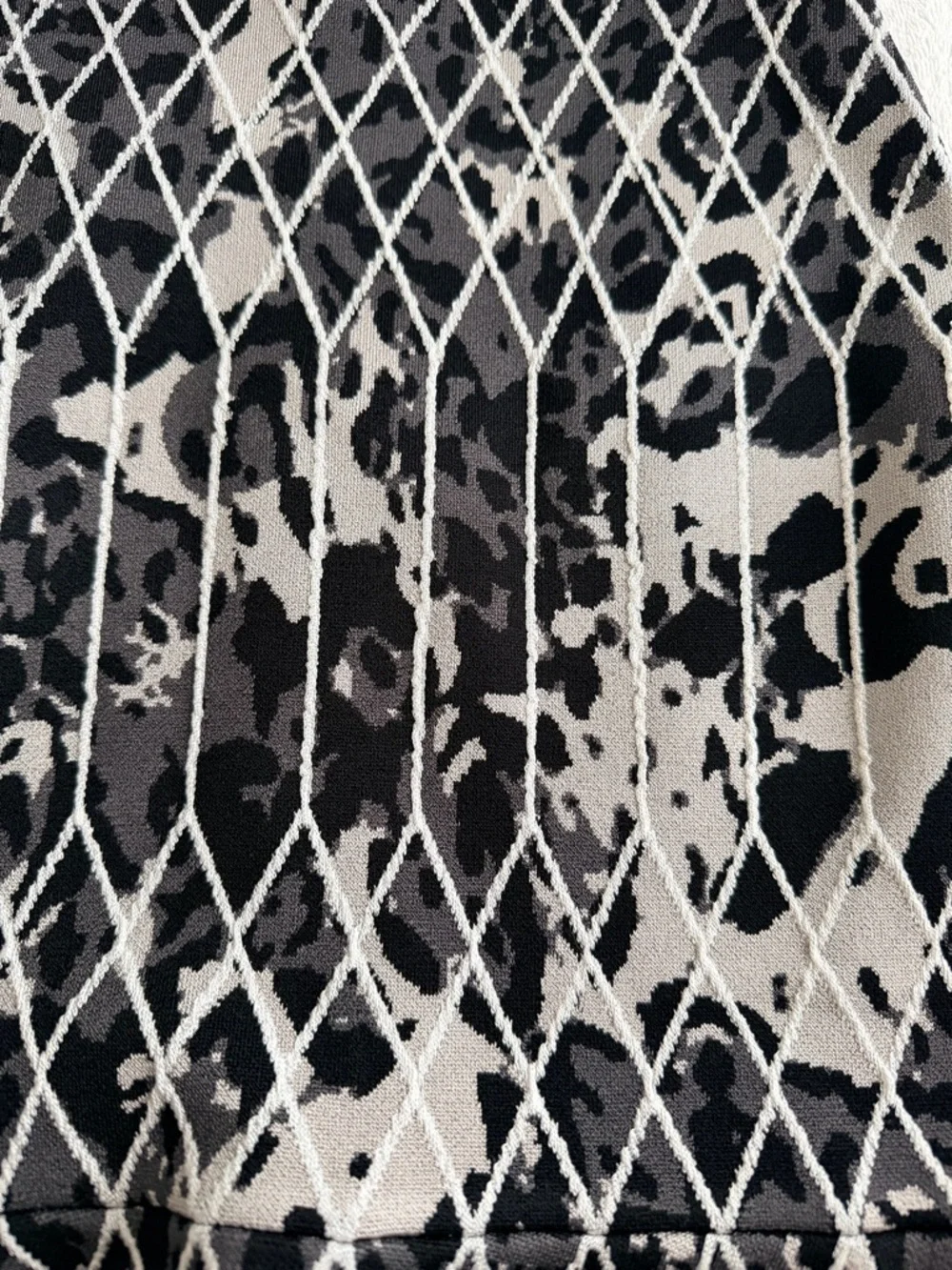 Herve Leger Bandage Black and Cream Animal Printed A-Line Skirt NWT Size Small - Picture 4 of 6